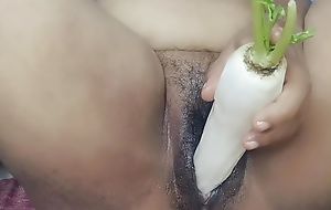 Bengali girl screwed by inserting radish.Food masturbation.