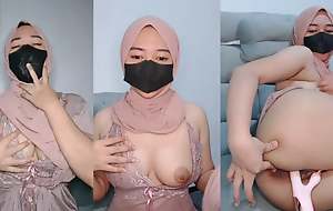 Hijab unshaded attempts anal masturbation