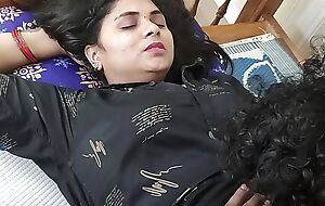 Shirt and lungi removal and underwear only botheration lick and boobs kiss hot business be beneficial to Vaishnavy and Sharun Raj, Mallu hot couple