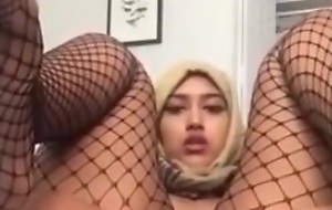 Sultry Muslim Dildos Her Ass