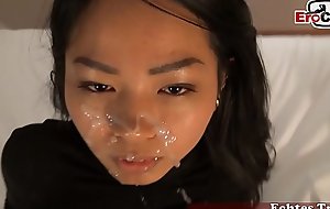 Asiatische Studentin geht alongside deutschland ihrem Freund fremd und macht Gesichtsbesamung