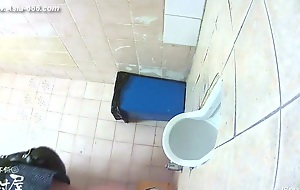 peeping korean girls go wide toilet.2